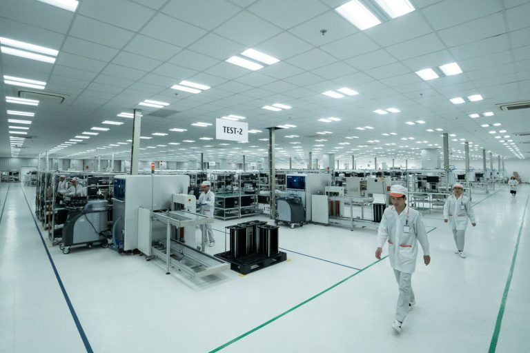 Vingroup xây nhà máy sản xuất điện thoại lớn, hiện đại… thay thế đuợc Foxconn